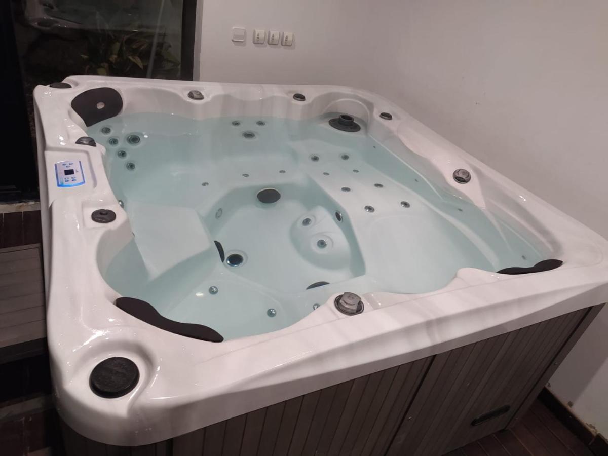 Casa Ceca De La Playa Y Barcelona, Con Piscina Climatizada Y Jacuzzi Villa Vallromanes Ngoại thất bức ảnh
