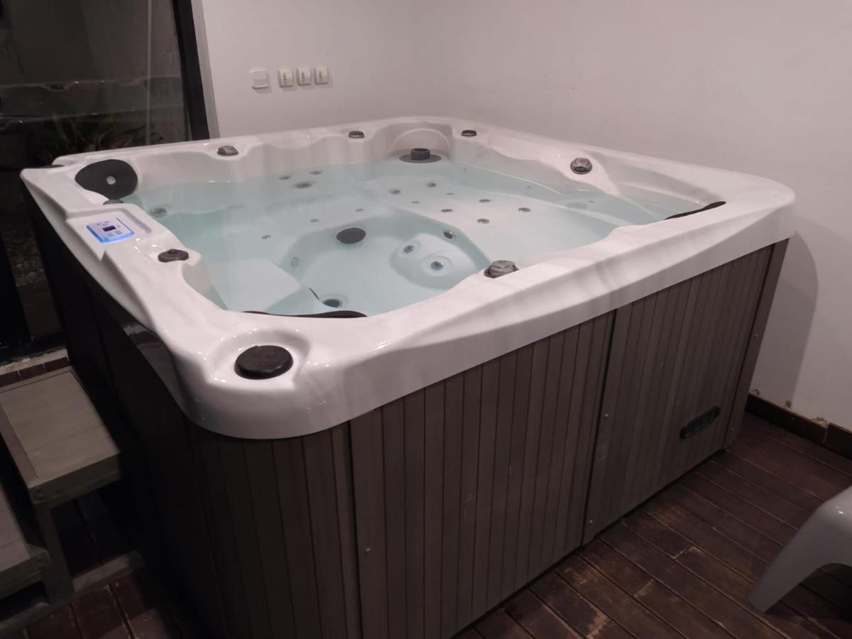 Casa Ceca De La Playa Y Barcelona, Con Piscina Climatizada Y Jacuzzi Villa Vallromanes Ngoại thất bức ảnh