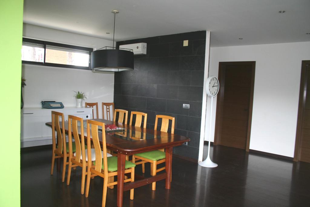Casa Ceca De La Playa Y Barcelona, Con Piscina Climatizada Y Jacuzzi Villa Vallromanes Ngoại thất bức ảnh