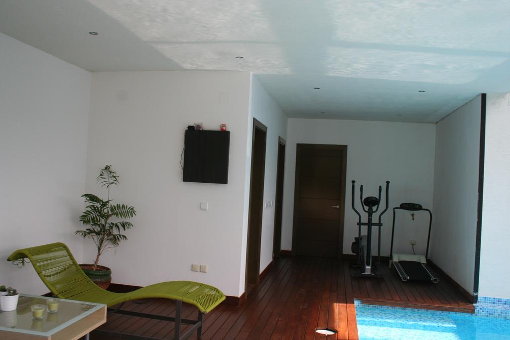 Casa Ceca De La Playa Y Barcelona, Con Piscina Climatizada Y Jacuzzi Villa Vallromanes Phòng bức ảnh